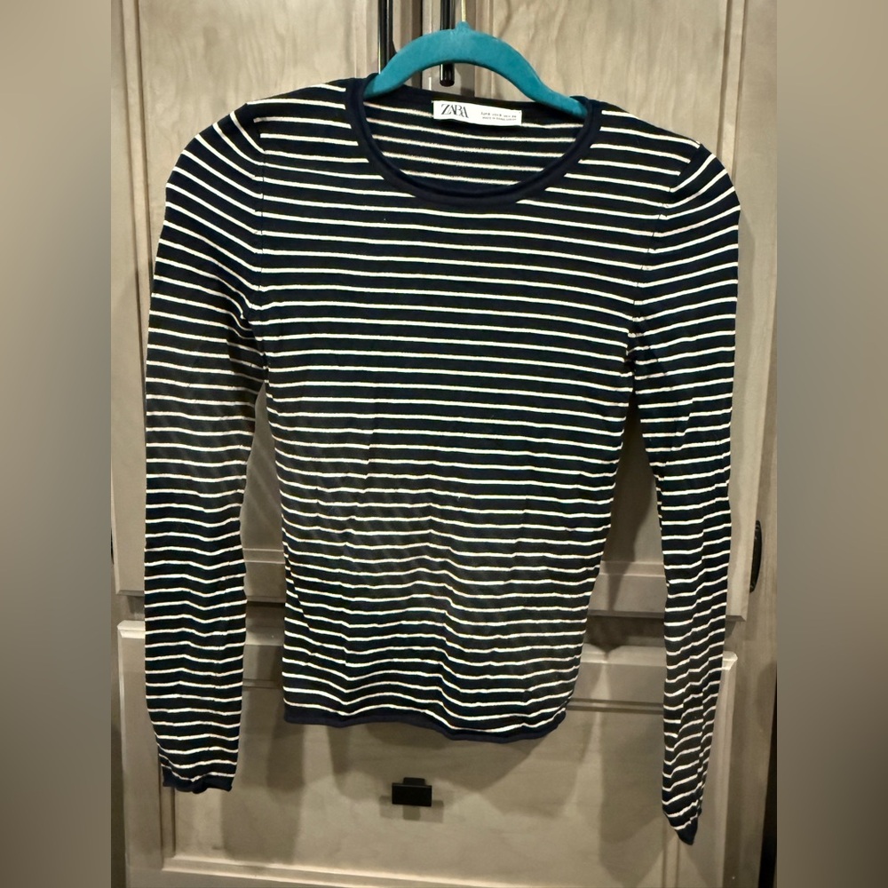 Zara Women's Navy Striped Top size small in good used condition